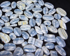 Lot de pierres précieuses en rhodochrosite bleue naturelle, cabochon en malachite en vrac dans des formes mélangées lisses pour la fabrication de bijoux - Product Image 1