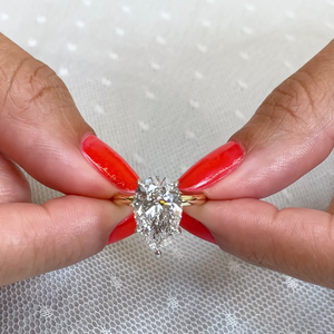 Bague de fiançailles solitaire bicolore en diamant de laboratoire poire de 4,00 ct, certifiée IGI, diamant éthique de luxe, nouvelle génération de gemmes de luxe - Product Image 2