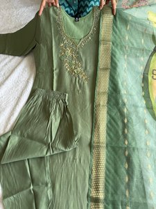 Hermoso vestido de seda hecho a mano Salwar Kameez Dupatta largo estilo tradicional paquistaní para funciones de fiesta de boda - Product Image 2