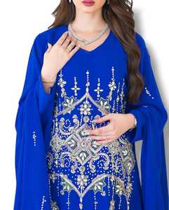 ชุดอาบายะสองชิ้นแบบดั้งเดิมของชาวมุสลิม ประดับด้วยลูกปัดและงานปักอย่างเรียบง่าย แต่หรูหรา ได้แรงบันดาลใจจากดูไบ พร้อมเครื่องประดับ - Product Image 5