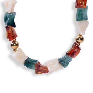 Collana CUCOCUCA fatta a mano 463250590 con pietre in resina multicolore e perline in acciaio inossidabile placcato oro, un audace statement di moda - Product Image 1