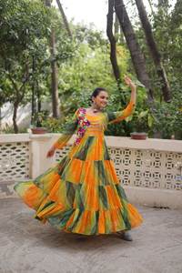 Robe avec imprimé Laheriya & Bandhej Faux Georgette & Kutchi Patches Style vestimentaire indien et pakistanais - Product Image 6