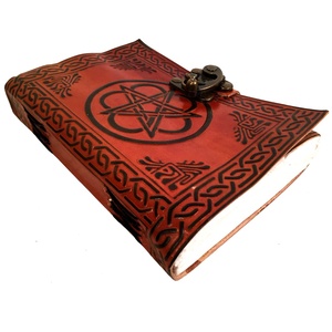 Diario de cuero genuino en relieve con pentagrama celta, cuaderno de tapa dura naranja y negro, diario en blanco hecho a mano personalizado con C-Lock - Product Image 6