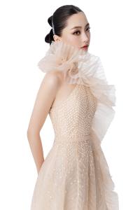 Robe REGAL RUFFLE _ robe de soirée de luxe haute couture de la marque locale vietnamienne - Product Image 4