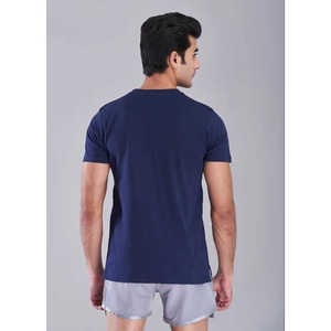 Camiseta personalizada para hombre 100% algodón estilo formal Impresión digital con etiquetas de logotipo y marca a granel y stock mixto disponible - Product Image 2