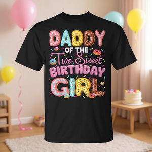 Maglietta Promozionale per il 2° Compleanno della Bambina con Design 'Daddy of the Two Sweet Donuts' per Celebrare una Giornata Speciale - Product Image 3