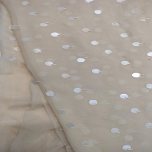 Tissu en mousseline de soie brodé à la main - Product Image 2