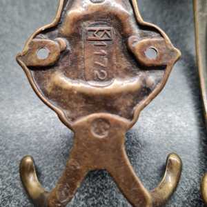 Crochet mural de qualité supérieure en laiton avec finition dorée, parfait pour l'affichage de vêtements, porte-manteau élégant, accessoire de décoration intérieure - Product Image 2