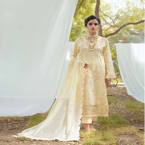 Winter Collection MI Creation Volume BUNAI Pakistan Designers Vestidos largos de 3 piezas de viscosa para mujer con bordado de lentejuelas - Product Image 6