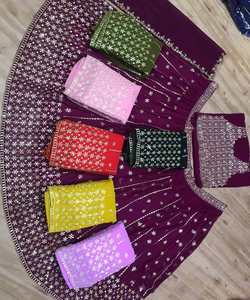 Lanzamiento del nuevo diseñador Lehenga Mujeres y niñas usan ropa de fiesta Lehenga Choli con blusa en venta al por mayor Alphanumero - Product Image 6