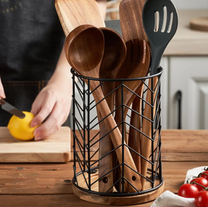 Soporte de cuchara personalizado con base de madera de diseño único y almacenamiento de utensilios de metal para reposapiés de cuchara de mesa de cocina - Product Image 4