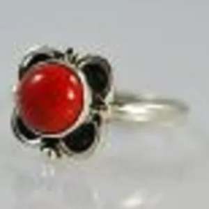 Anillo Hecho a Mano de Plata de Ley 925 Estilo Boho con Gema de Coral Rojo de Forma Única, Joyería Fina de Plata con Coral - Product Image 2