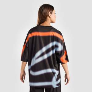 เสื้อยืดพิมพ์ลาย Real Eyes ทรงหลวม สีดำ 200 กรัม ผ้าถักระบายอากาศได้ดี พิมพ์ลายแบบ Sublimation Transfer เสื้อผ้าแฟชั่น - Product Image 3