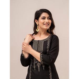 Ensemble Kurta et pantalon pour femme, noir, avec design en sequins sur le devant - Product Image 6