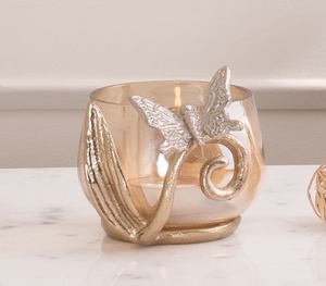 Beau verre ouragan doré avec accents papillon en aluminium parfait pour la table à manger de la pièce maîtresse et la décoration du salon - Product Image 1