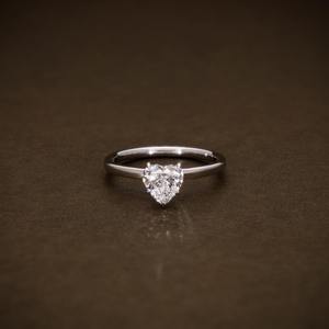 Anillo de Compromiso con Diamante Cultivado en Laboratorio, Corte Corazón, 1.01 CTW, F VVS2, Certificado IGI, Anillo Solitario con Diamantes de Halo Secreto - Product Image 1