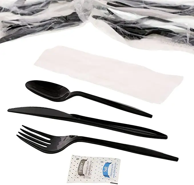 Kits de couverts en plastique jetables emballés individuellement fourchette blanche/cuillère/couteau/serviette/sel et poivre Kits de couverts économiques