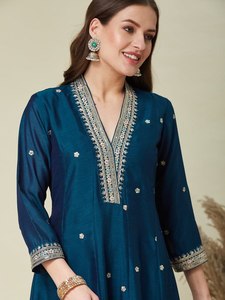 Conjunto de Kurta Anarkali para Fiestas con Bordado Detallado - Product Image 2