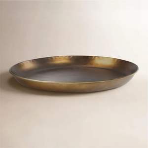 Plateau de service rond en laiton antique de luxe, plateau décoratif doré pour hôtel, restaurant et décoration intérieure, plateau martelé en gros - Product Image 1