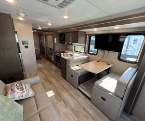 รถบ้านเคลื่อนที่สำหรับตั้งแคมป์ รุ่น T-h-o-r F-r-e-d-o-m T-r-a-v-e-l-e-r A32 ปี 2023 2022 สำหรับ 4-6 คน - Product Image 3