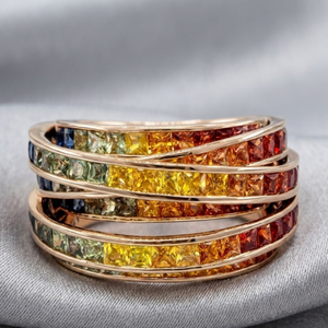 Bague unique en or rose massif 18 carats, saphir arc-en-ciel taille princesse, multi-bandes croisées, sertie en canal, pour soirée de luxe - Product Image 1