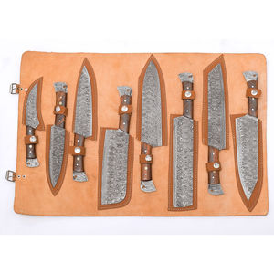 Juego de Cuchillos de Chef Profesionales Burraq, Hechos a Mano, de Acero al Carbono y Acero de Damasco, 8 Piezas, con Mangos de Madera, Diseño Moderno y Ecológico - Product Image 3