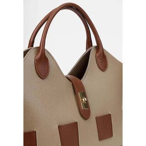 Borsa Strutturata in Vera Pelle Dollar - Elegante Borsa da Donna con Due Manici e Chiusura a Lucchetto, Capacità 3L+ - Made in Italy Art. 25386 - Product Image 6
