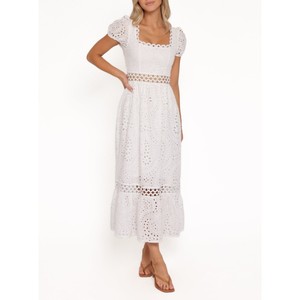 Vestidos Atemporales para Mujer que Combinan Estilo Moderno y Comodidad con un Diseño Limpio para una Apariencia Segura y Elegante de la India - Product Image 4