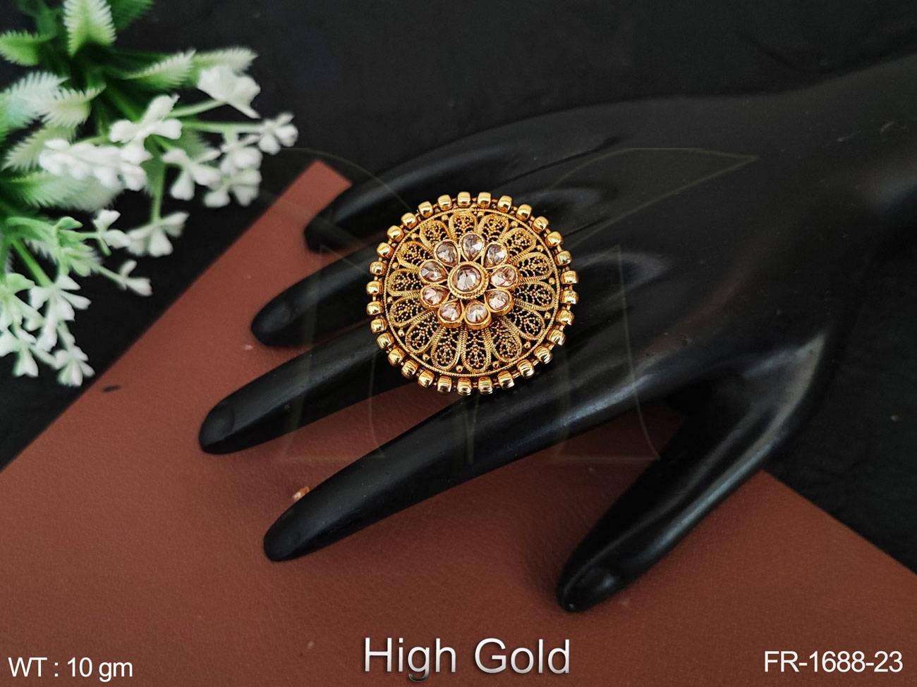 สีเหลืองใส