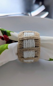 Porte-serviettes en rotin moderne et élégant pour la table de cuisine, l'affichage et l'utilisation quotidienne à la salle à manger avec un charme rustique en provenance d'Inde - Product Image 3