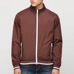 Chaqueta Bomber Casual 2026 con Interior Suave, Capa Exterior Resistente al Agua y Bolsillos con Cremallera Segura para Atuendos Diarios - Product Image 5
