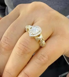 Anillo de compromiso de oro amarillo de 14K con estilo antiguo romántico corte en forma de pera diamantes cultivados en laboratorio simulados anillo de bodas Halo - Product Image 1