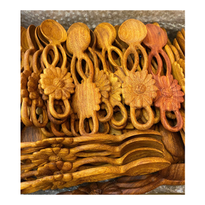 Cuillère en bois sculptée en bois dur résistant, idéale pour remuer les sauces épaisses et manipuler les aliments chauds, fabriquée au Vietnam - Product Image 2