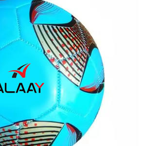 Balón de fútbol de cuero de PVC Alaay tamaño 5 para entrenamiento al aire libre y deportes con alta retención de aire Impresión de logotipo personalizable - Product Image 4