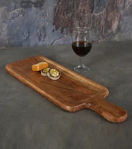 Elegante tabla de cortar de madera con patrones de madera natural para una herramienta estética y funcional - Product Image 5