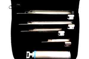 Laringoscopio de luz LED de fibra óptica ENT Veterinaria de la mejor calidad, juego Miller de 5 cuchillas y mango de acero inoxidable - Product Image 5