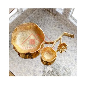 Bol à trempette sur socle Design classique Bol à croustilles en or Antique Bol à croustilles en or et bol à trempette en or et service à trempette en or - Product Image 1