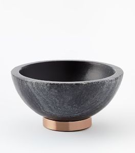 Bols de service en marbre écologiques Deep Wide Designs pour les rassemblements décontractés et les événements formels Technique sculptée - Product Image 4