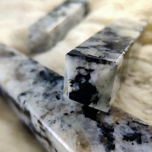 Punto de piedra lunar arcoíris de alta calidad, venta al por mayor, artesanía de piedra semipreciosa a la venta, torres de cristal utilizadas para cristales curativos - Product Image 2