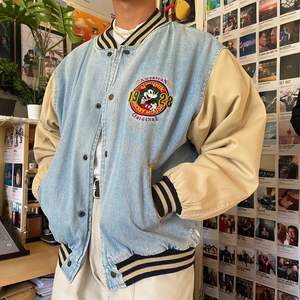 Chaquetas vaqueras universitarias donde la tradición se encuentra con el estilo atemporal, un símbolo clásico de logro, ropa de calle icónica vaquera Varsity - Product Image 6