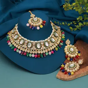 Magnifique collier Kundan indien tendance avec boucles d'oreilles et bijoux de collection maangtikka pour femmes et filles 2024