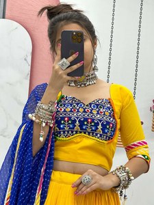 Su versatilidad abarca desde la ropa India informal hasta la elegancia específica de la ceremonia/el hilo glamuroso ofrece un toque moderno de Lehenga - Product Image 6