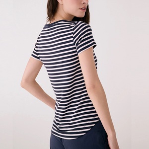 Nueva Llegada: Camiseta de Algodón Transpirable para Mujer, con Hombros Descubiertos, Cuello en V, Corte Regular, Diseño a Rayas, Hecha a Medida en Bangladesh - Product Image 2