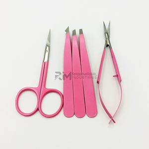 Tijeras para cutículas RMI de alta calidad con recubrimiento en polvo rosa y punta plateada / Juego de tijeras de resorte - Product Image 1