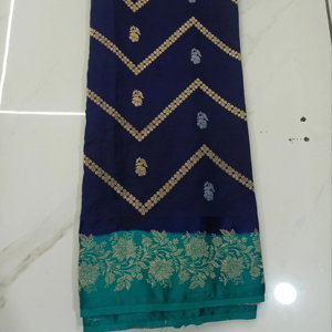 Sari de seda pura Kanchipuram Handloom tradicional con borde Zari dorado duradero para fiestas, bodas en la playa y ropa nupcial - Product Image 1