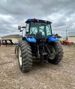 TRACTOR USADO COMO NUEVO HOLAND TM125 1051 con Cargador Autonivelante 72LA y Cucharón de Acoplamiento Rápido de 96 Pulgadas con Garra - Product Image 3