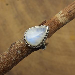 Forme de larme authentique arc-en-ciel pierre de lune bague bohème pierre naturelle en argent Sterling 925 anneaux artisanaux - Product Image 1