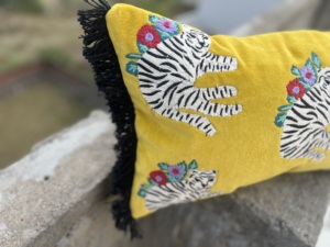 Diseño Floral de campo rústico 18x18 pulgadas Mezcla de algodón suave Cierre de cremallera Cojín de girasol Posicionadores de almohadas funcionales - Product Image 5