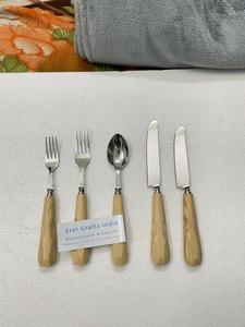 Nouveauté : Ensemble de couverts en acier inoxydable plaqué noir avec manche en résine, couverts décoratifs pour mariage - Comprend cuillère, fourchette, couteau - Product Image 4