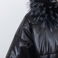 Blouson Bomber Noir Brillant Personnalisé 2026 pour Femme – Manteau d'Hiver Imperméable en Coton Épais et Chaud avec Logo Tricoté et Capuche Matelassée